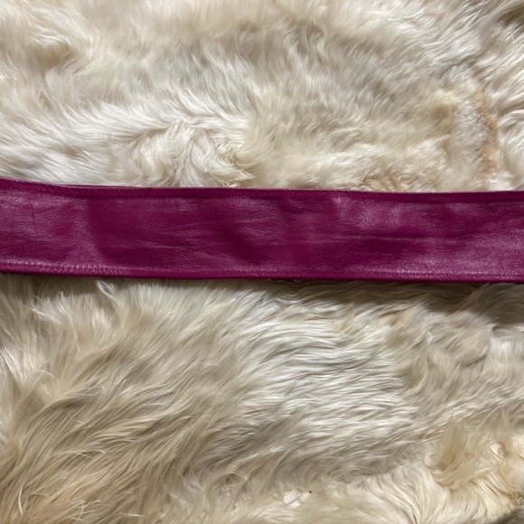 80s Lambskin Belt Fuchsia w/ Round Gold Chain Buckle Vintage - Picture 4 of 6